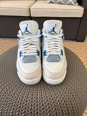 Jordan Men’s White and Blue Retro Basketball Sneakers